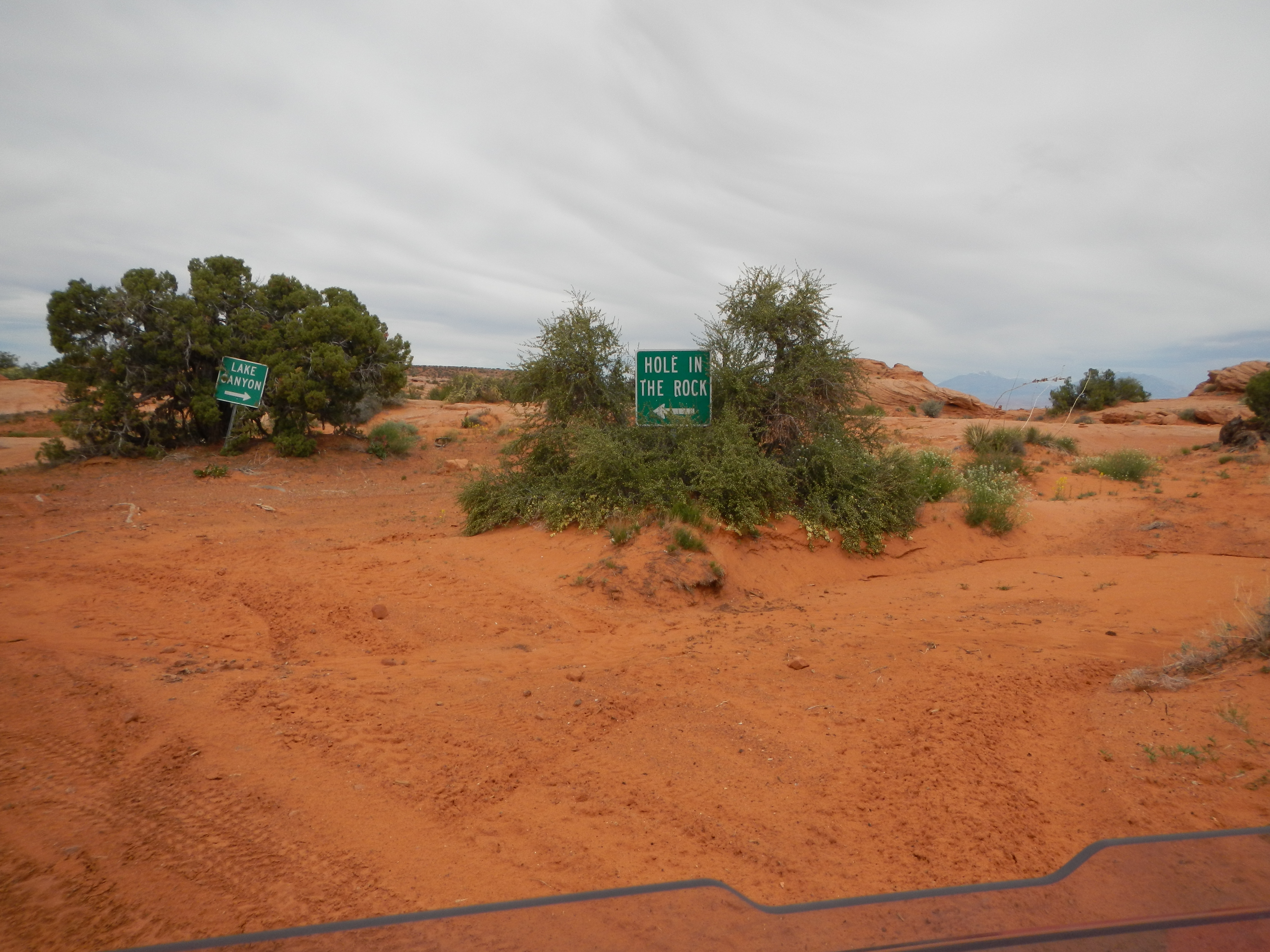 Hole In Rock Lake CYN sign
